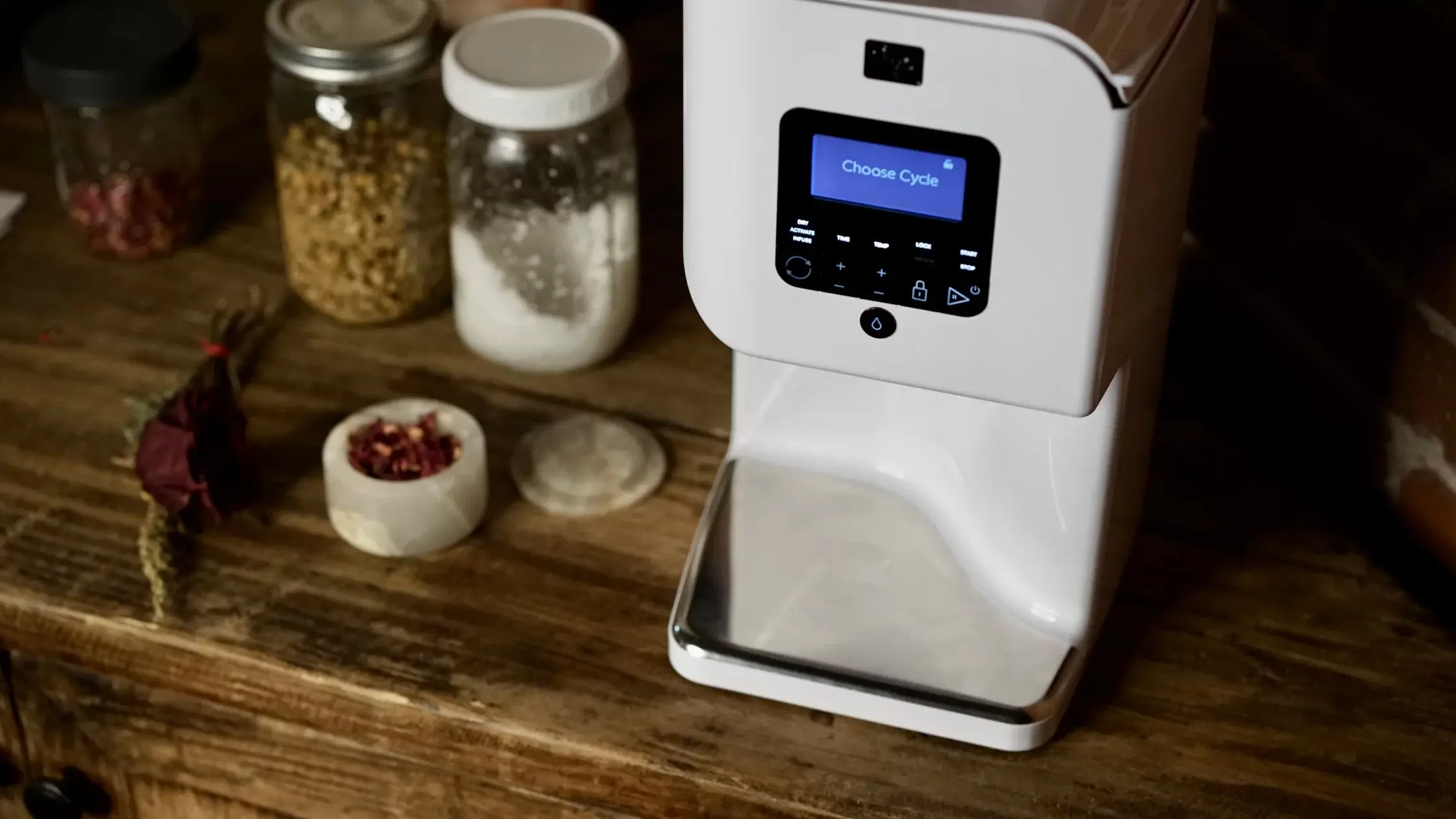 white levo infusing machine